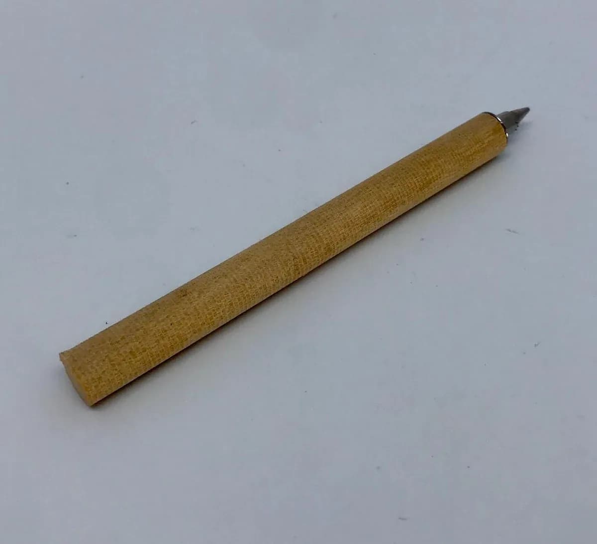 PUNZON ESCOLAR MADERA FINO